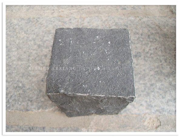 G685 Cube stone